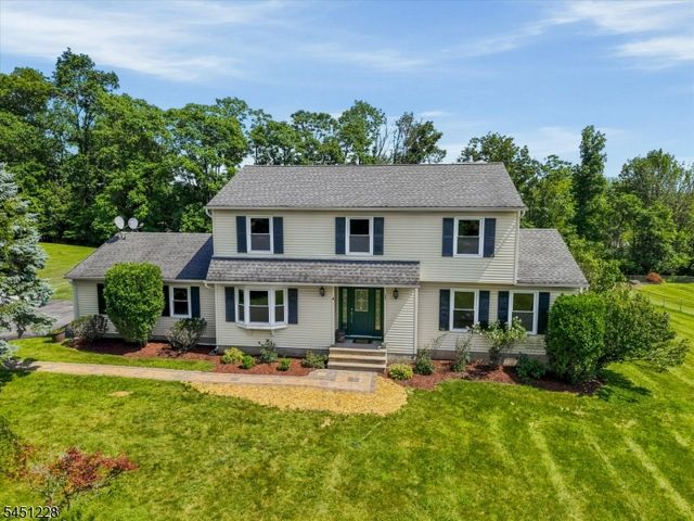 9 North Field Dr, Wantage Twp., NJ 07461