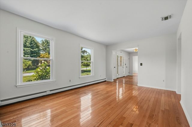 9 North Field Dr, Wantage Twp., NJ 07461
