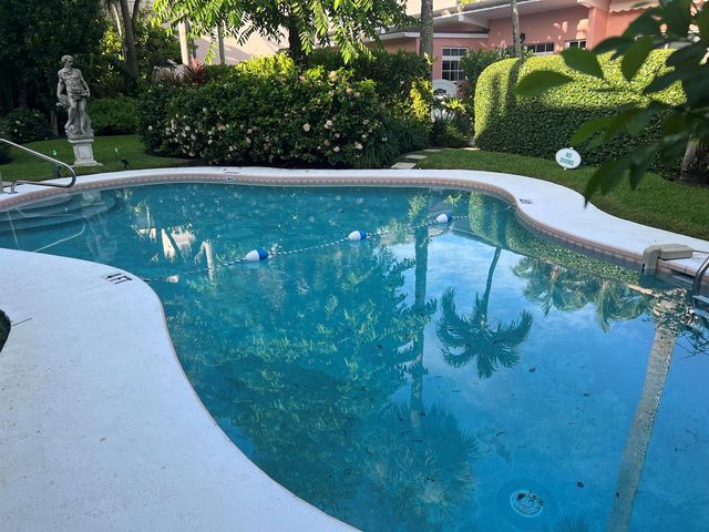 142 Peruvian Avenue 101, Palm Beach, FL 33480