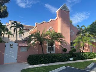 142 Peruvian Avenue 101, Palm Beach, FL 33480