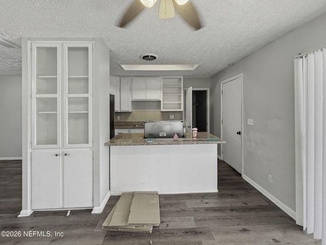 7632 HILLSIDE Drive, Jacksonville, FL 32221