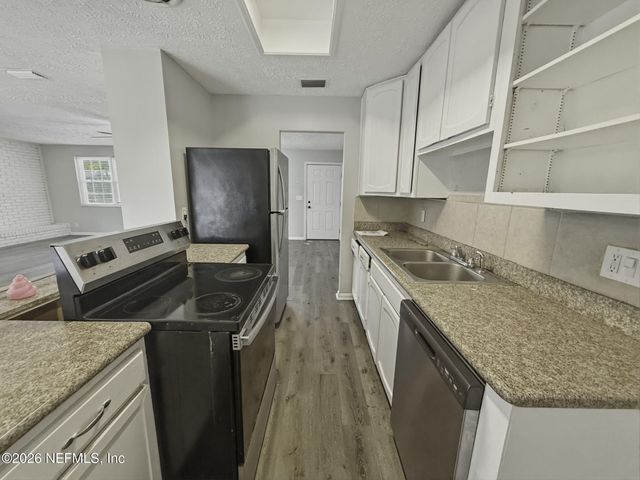 7632 HILLSIDE Drive, Jacksonville, FL 32221