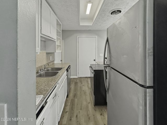 7632 HILLSIDE Drive, Jacksonville, FL 32221