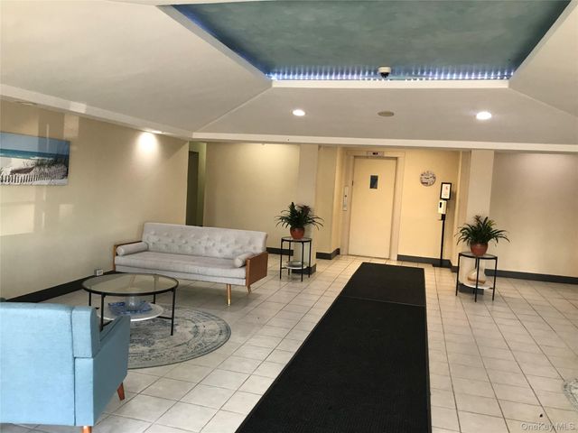 855 E Broadway LD, Long Beach, NY 11561