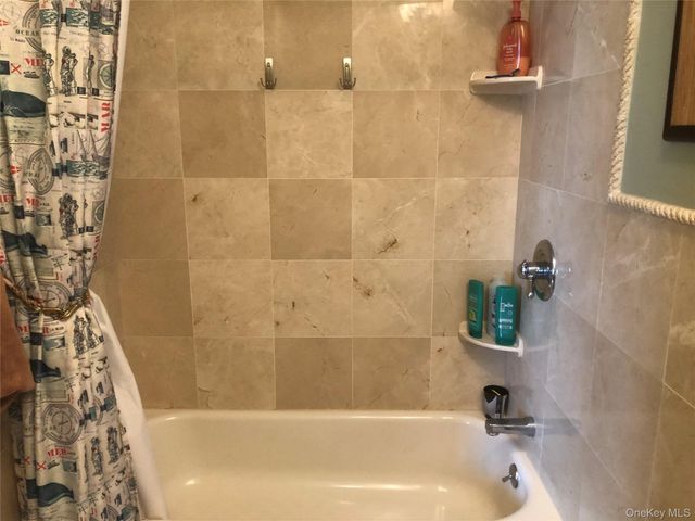 855 E Broadway LD, Long Beach, NY 11561