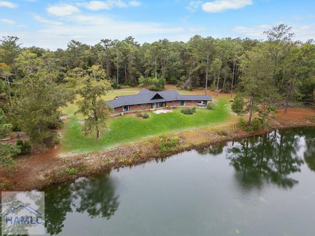 100 Morgan Drive, Jesup, GA 31545