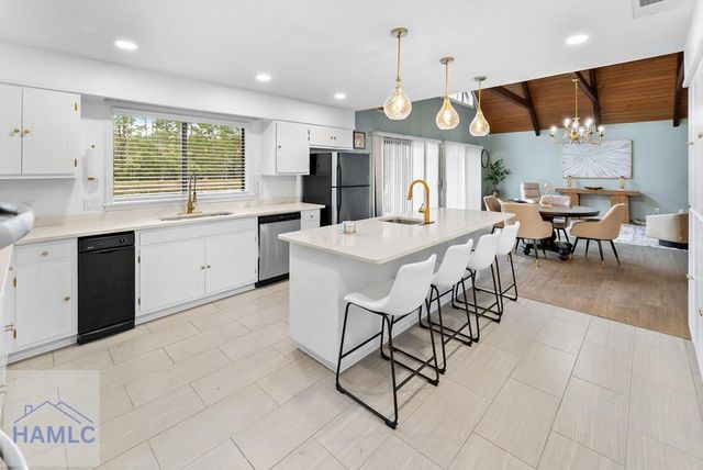 100 Morgan Drive, Jesup, GA 31545