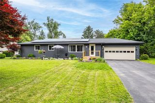 40 Indian Trl, Perinton, NY 14450