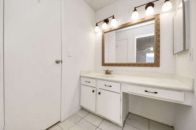 2120 El Paseo Street 405, Houston, TX 77054