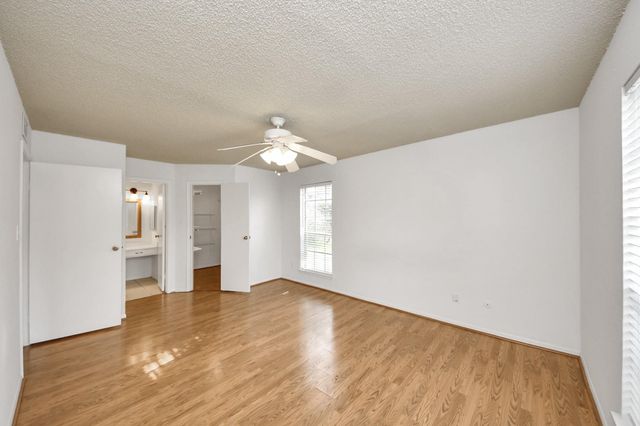 2120 El Paseo Street 405, Houston, TX 77054