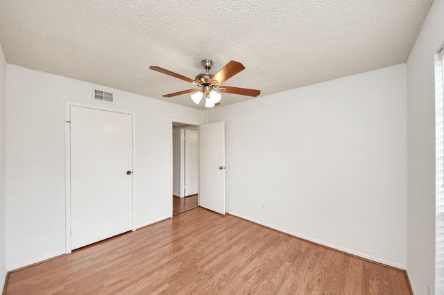 2120 El Paseo Street 405, Houston, TX 77054