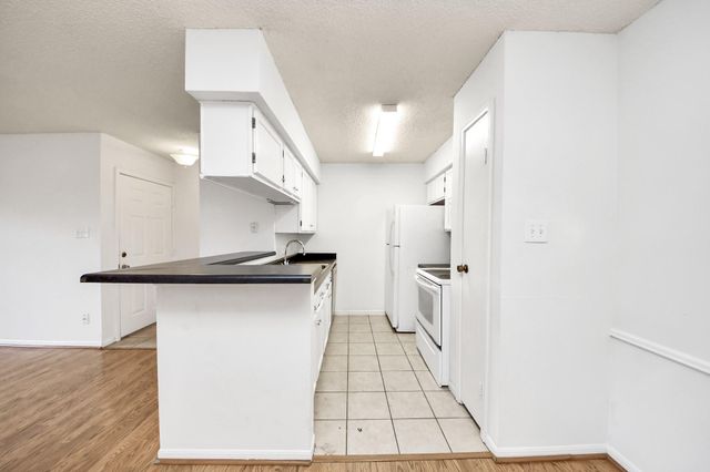2120 El Paseo Street 405, Houston, TX 77054