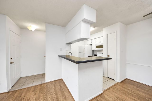 2120 El Paseo Street 405, Houston, TX 77054