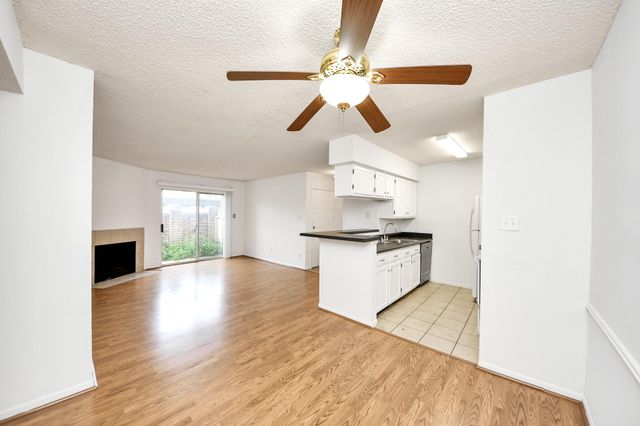 2120 El Paseo Street 405, Houston, TX 77054