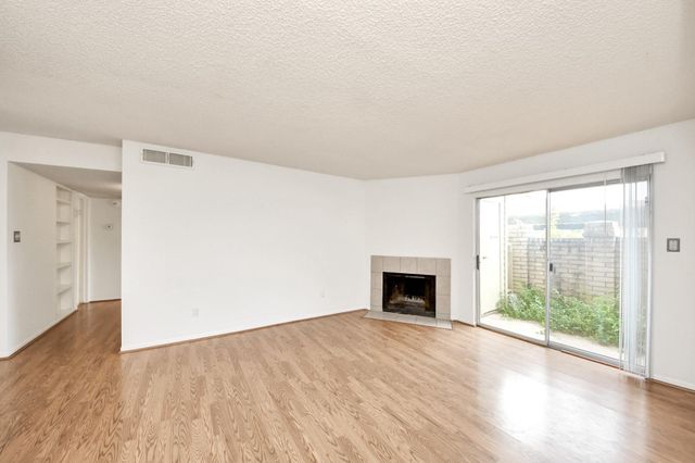 2120 El Paseo Street 405, Houston, TX 77054