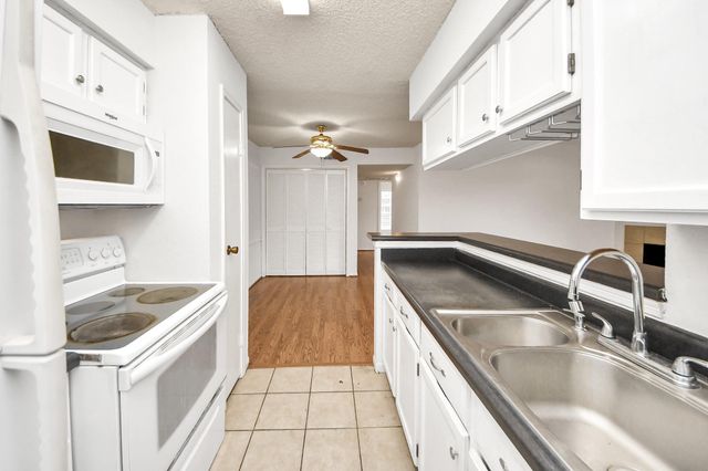 2120 El Paseo Street 405, Houston, TX 77054