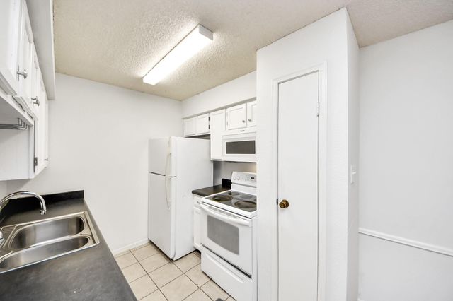2120 El Paseo Street 405, Houston, TX 77054