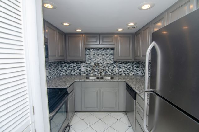 21 Vaughns Gap Rd Apt 110, Nashville, TN 37205