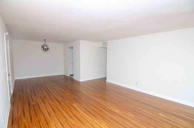 21 Vaughns Gap Rd Apt 110, Nashville, TN 37205