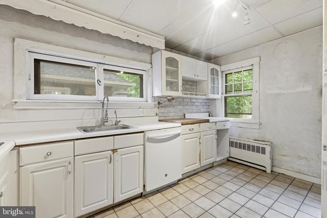 146 W BARBER AVE, Woodbury, NJ 08096