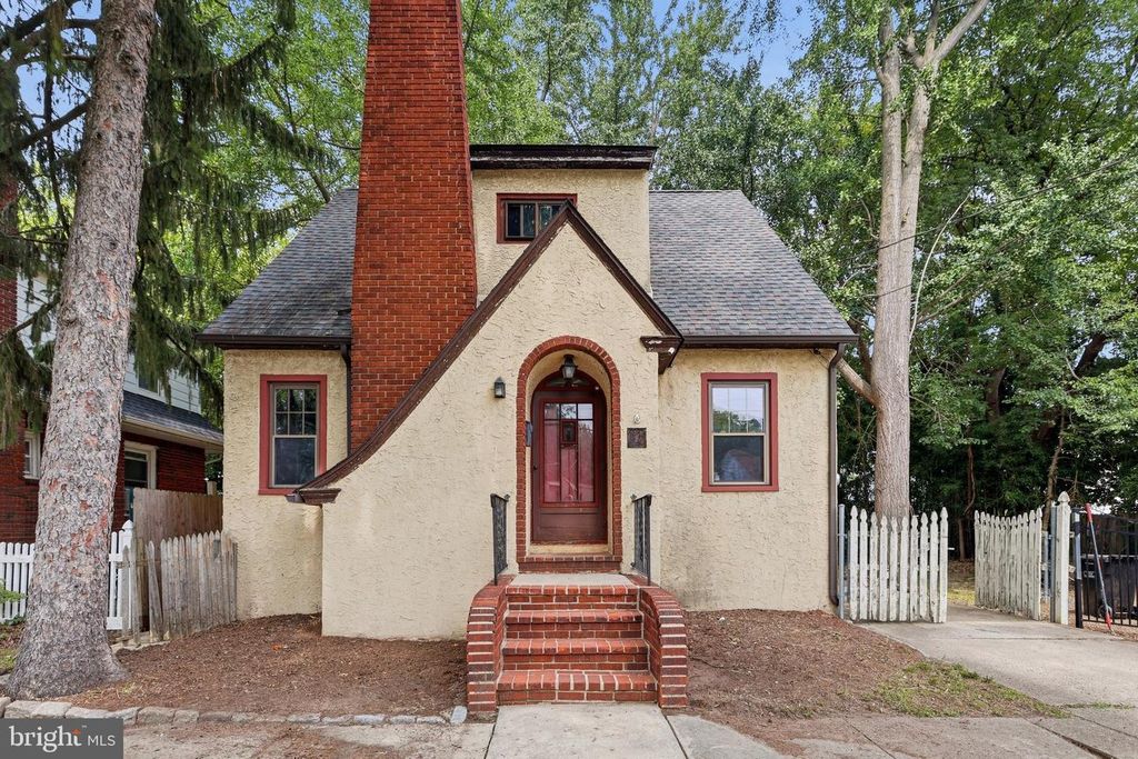 146 W BARBER AVE, Woodbury, NJ 08096