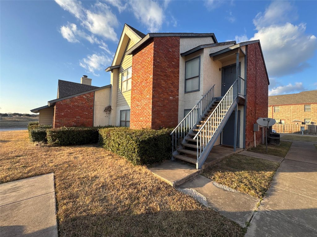 7401 Bogart Drive, North Richland Hills, TX 76180