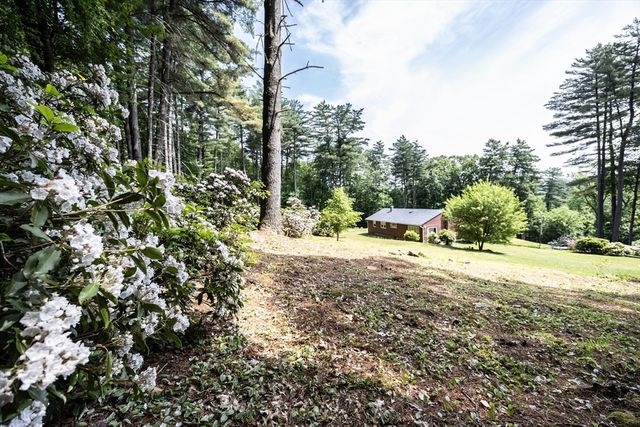 477 River Road, Deerfield, MA 01342