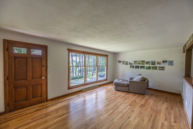 477 River Road, Deerfield, MA 01342