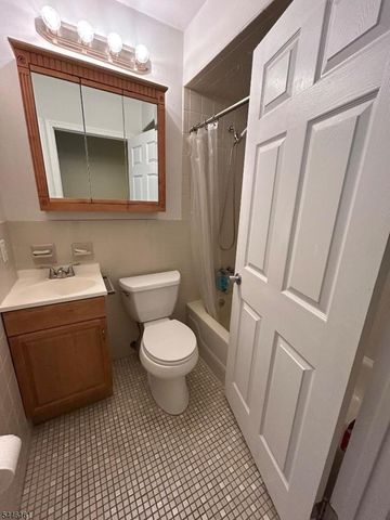 71 Dukes Rd, Rahway City, NJ 07065