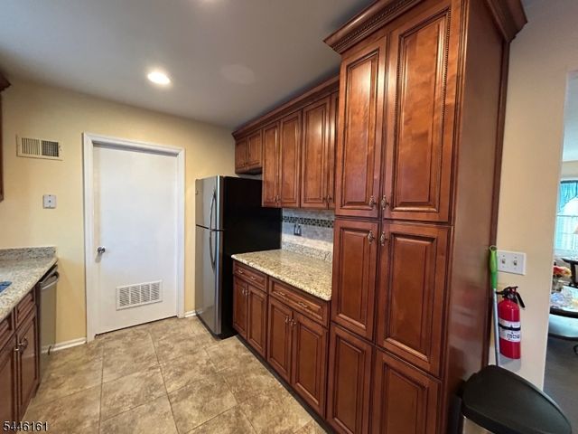 71 Dukes Rd, Rahway City, NJ 07065