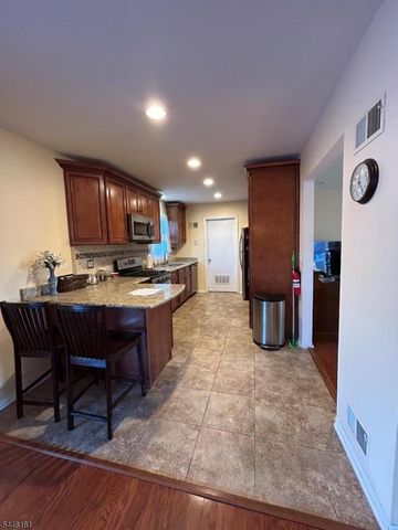 71 Dukes Rd, Rahway City, NJ 07065