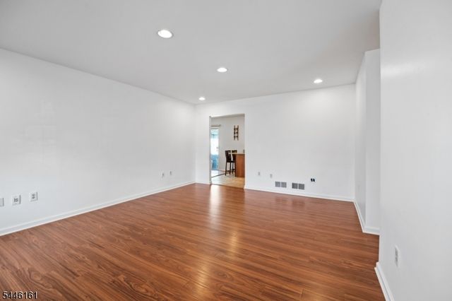 71 Dukes Rd, Rahway City, NJ 07065