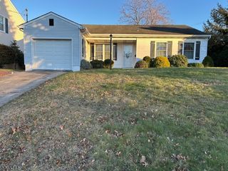 71 Dukes Rd, Rahway City, NJ 07065