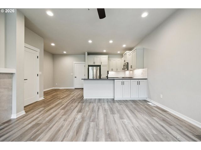 8157 Se VERMONT St, Hillsboro, OR 97123