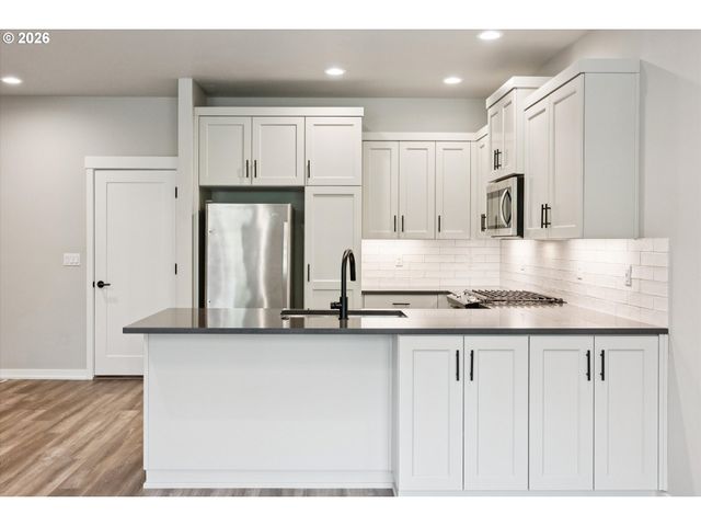 8157 Se VERMONT St, Hillsboro, OR 97123