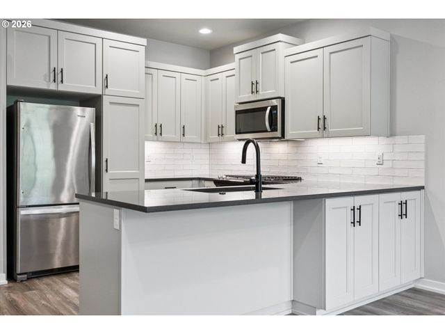 8157 Se VERMONT St, Hillsboro, OR 97123