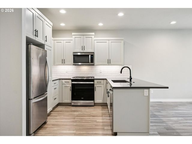 8157 Se VERMONT St, Hillsboro, OR 97123