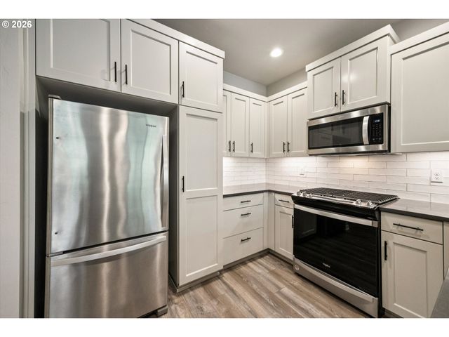 8157 Se VERMONT St, Hillsboro, OR 97123
