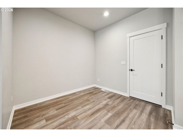 8157 Se VERMONT St, Hillsboro, OR 97123