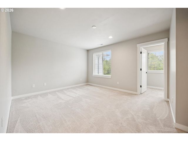 8157 Se VERMONT St, Hillsboro, OR 97123