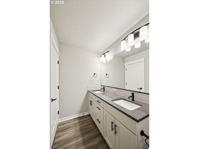 8157 Se VERMONT St, Hillsboro, OR 97123