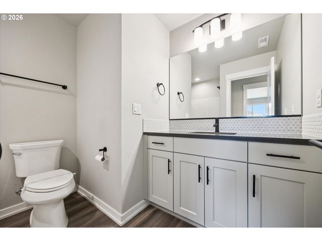 8157 Se VERMONT St, Hillsboro, OR 97123