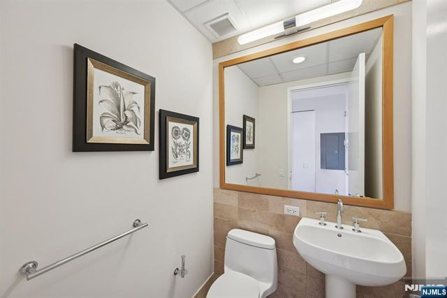 4 Beacon Way PH 1900, Jersey City, NJ 07304
