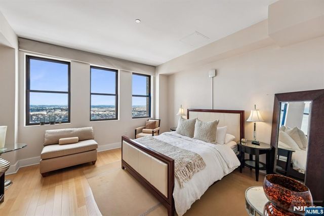 4 Beacon Way PH 1900, Jersey City, NJ 07304