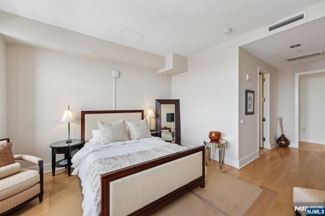 4 Beacon Way PH 1900, Jersey City, NJ 07304