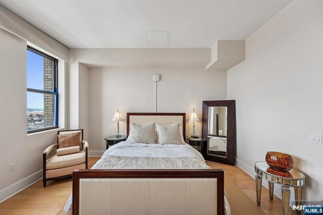 4 Beacon Way PH 1900, Jersey City, NJ 07304