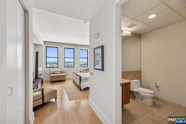 4 Beacon Way PH 1900, Jersey City, NJ 07304