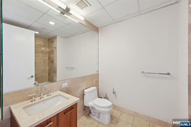 4 Beacon Way PH 1900, Jersey City, NJ 07304