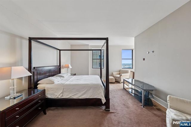 4 Beacon Way PH 1900, Jersey City, NJ 07304