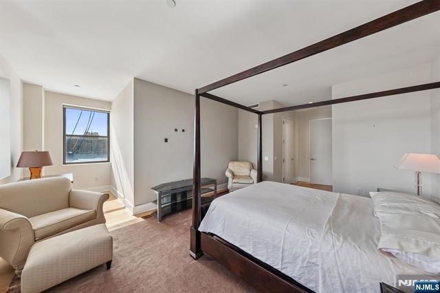 4 Beacon Way PH 1900, Jersey City, NJ 07304